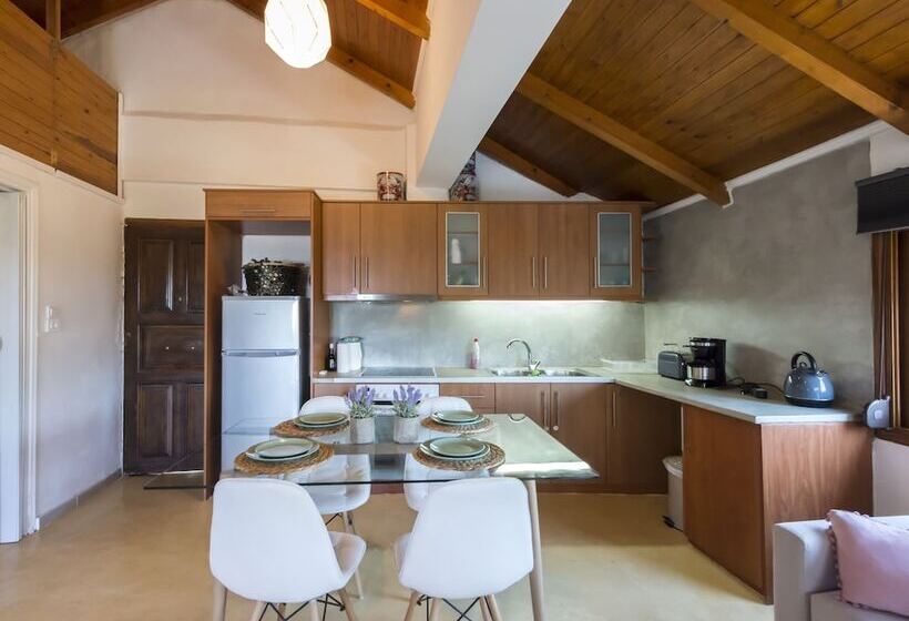 Seaside Heaven   Sunset Views Close To The Beach