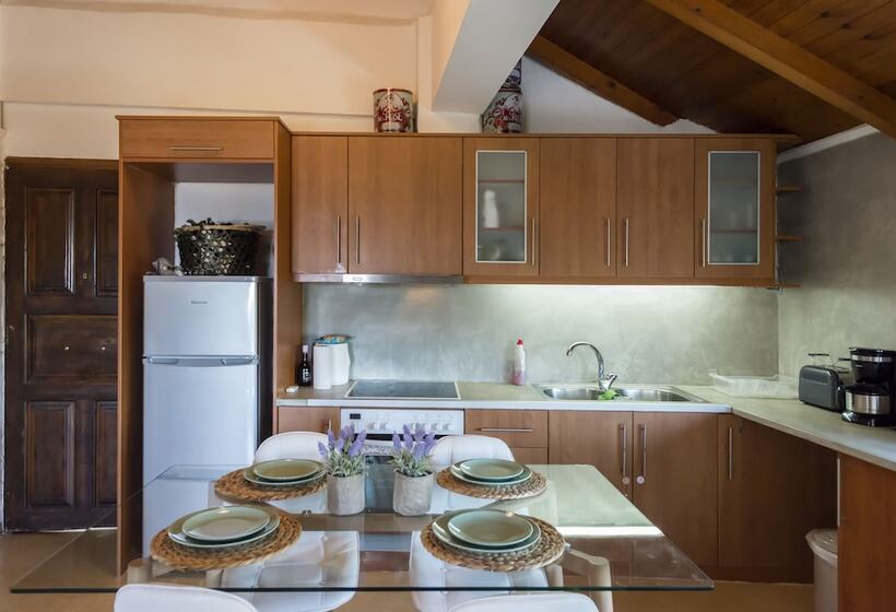 Seaside Heaven   Sunset Views Close To The Beach