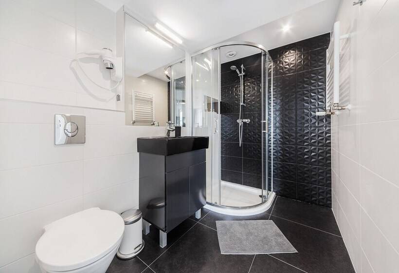 Six Suites, Old Town