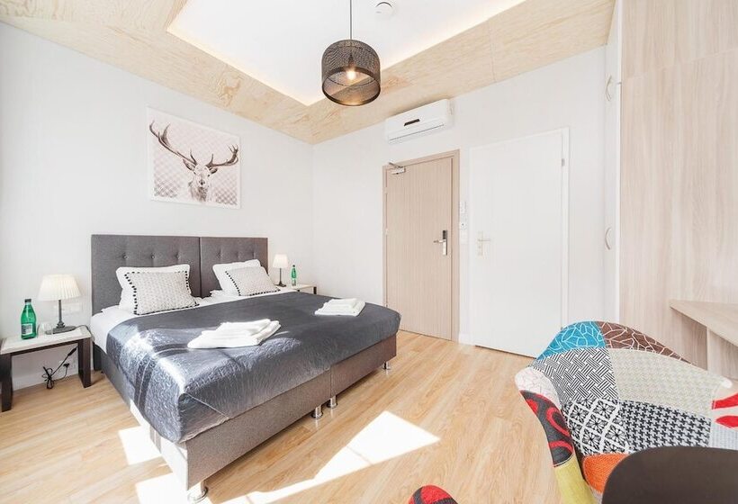 Six Suites, Old Town