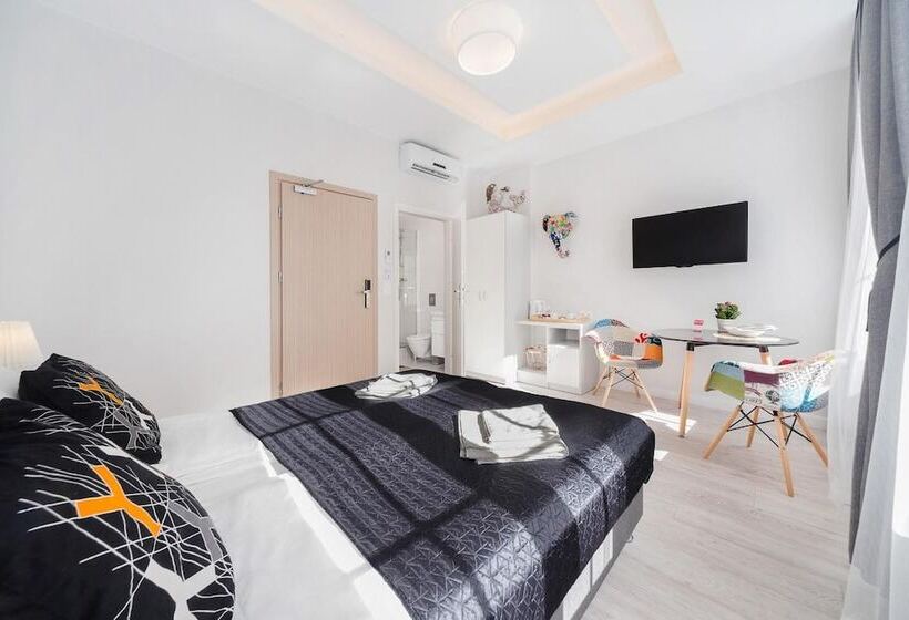 Six Suites, Old Town