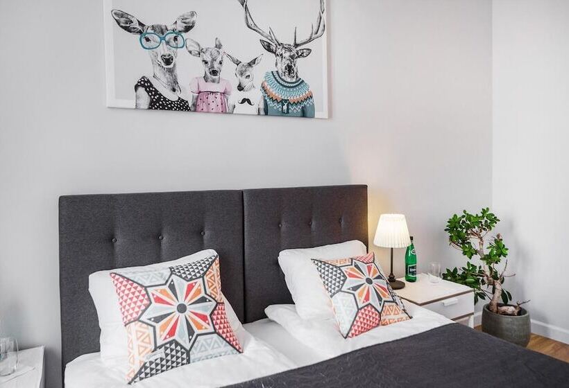 Six Suites, Old Town