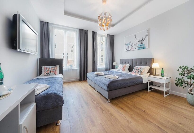 Six Suites, Old Town