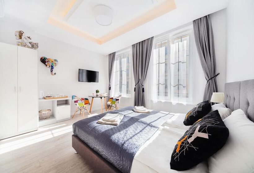 Six Suites, Old Town