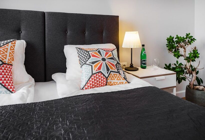 Six Suites, Old Town