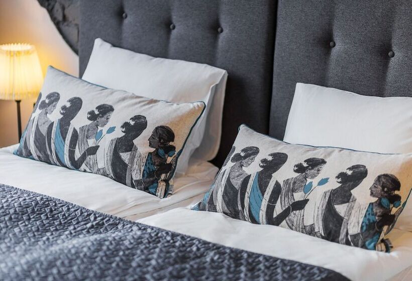 Six Suites, Old Town