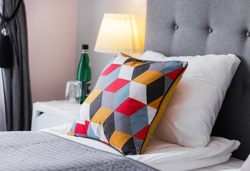 Six Suites, Old Town