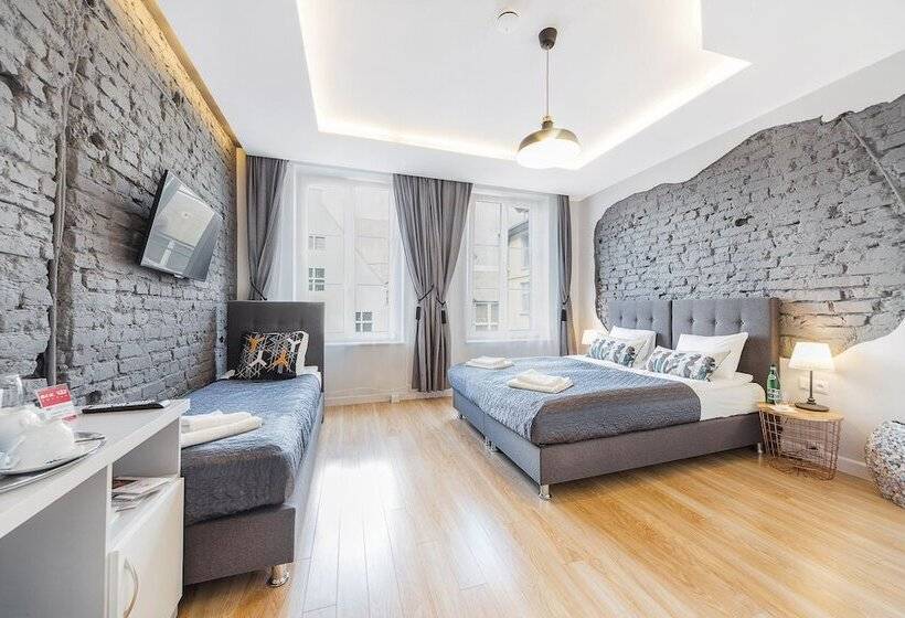 Six Suites, Old Town