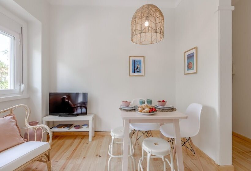 Sunny, Bright And Quiet Apartment, By Timecooler