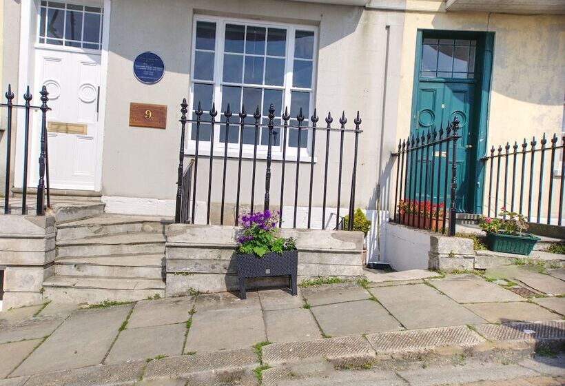 The Artists Retreat   Hastings