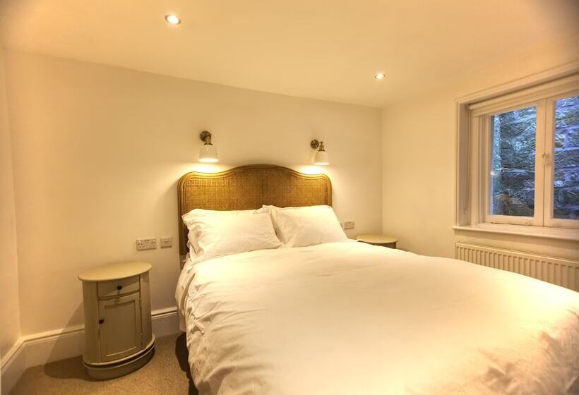 The Artists Retreat   Hastings