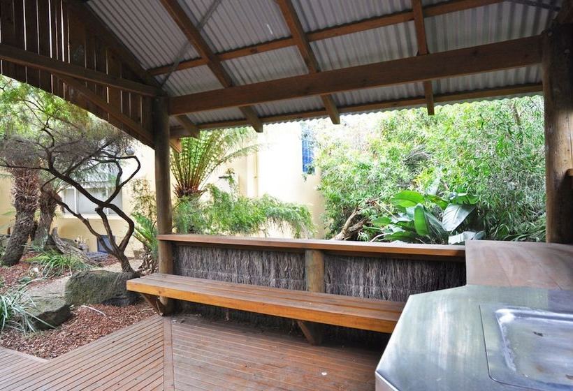 The Sails 8  Linen Included  Central Location