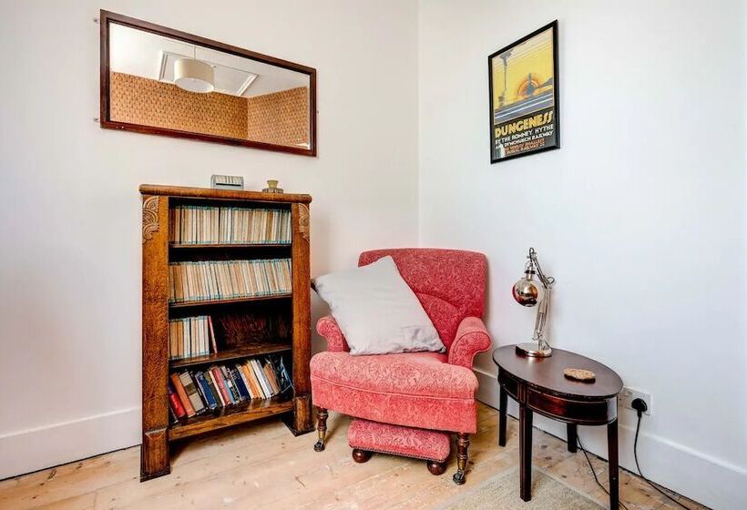 The Writers Retreat  Hastings