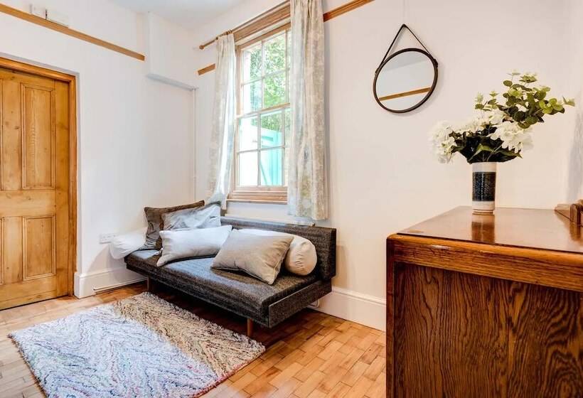 The Writers Retreat  Hastings