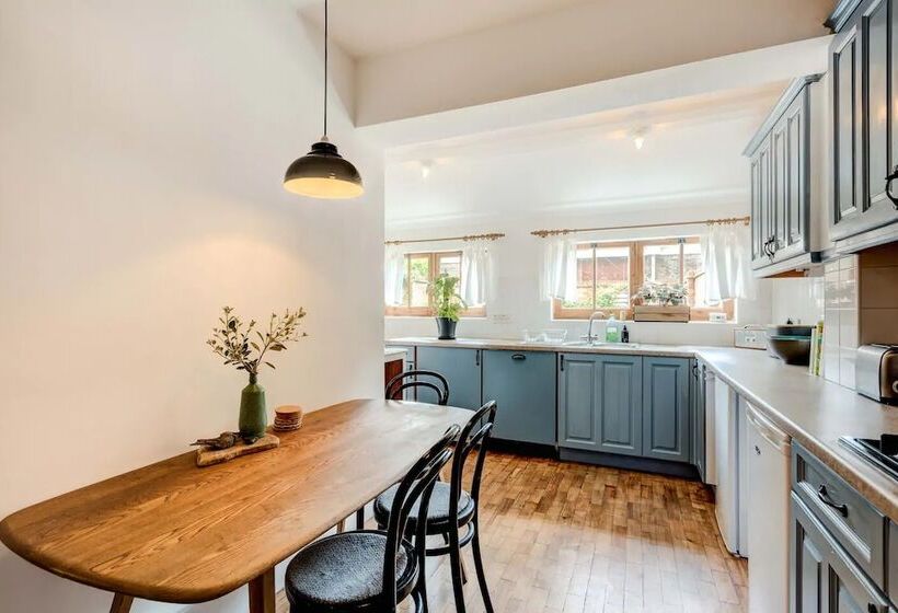 The Writers Retreat  Hastings