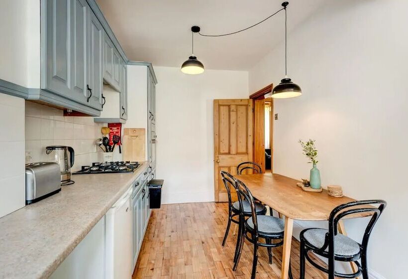 The Writers Retreat  Hastings