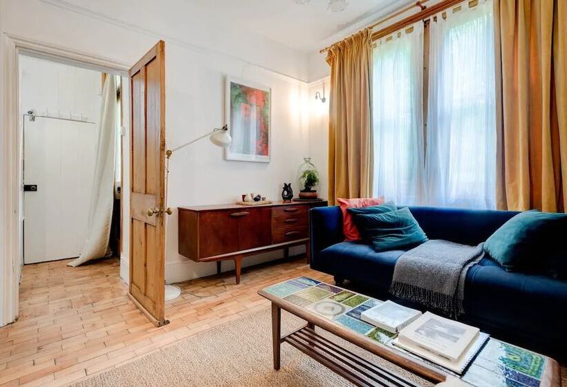 The Writers Retreat  Hastings