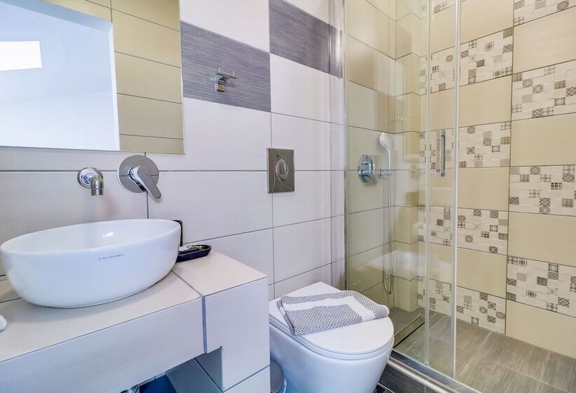 Theros Villas & Suites