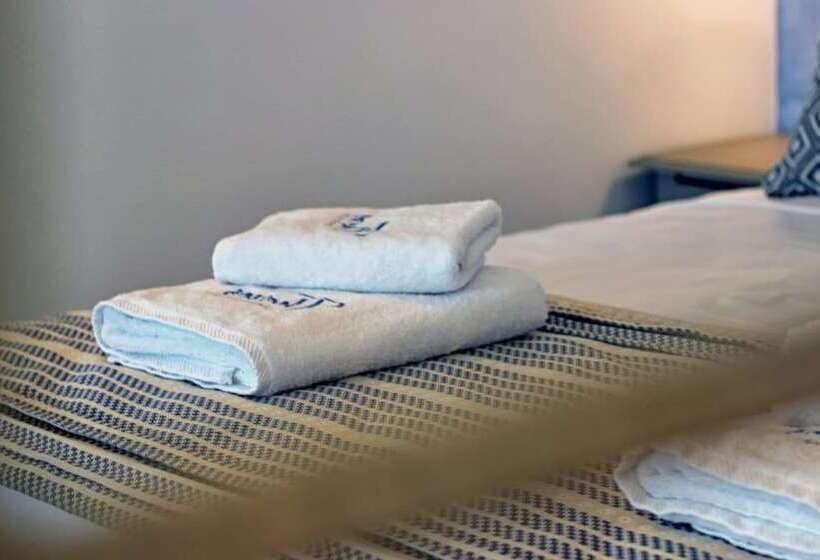 Theros Villas & Suites