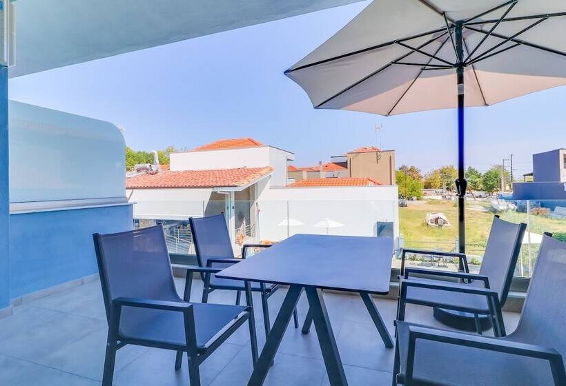 Theros Villas & Suites