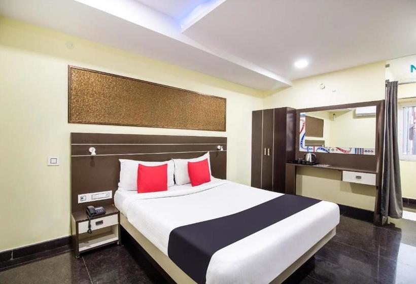 ホテル Capital O 28650 Nikhil Regency