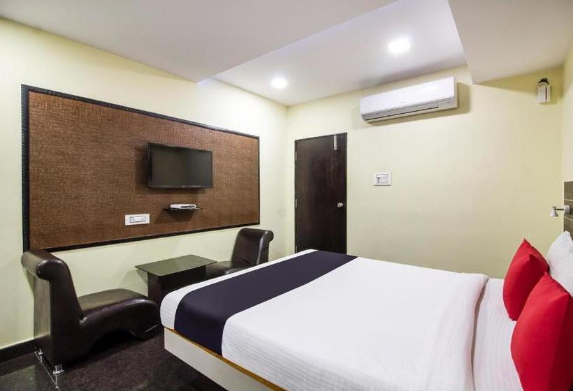 ホテル Capital O 28650 Nikhil Regency