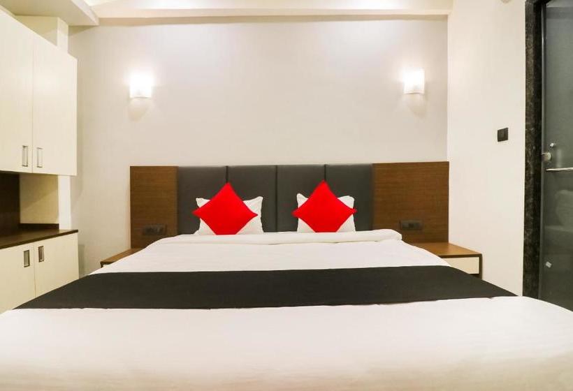 ホテル Capital O 28650 Nikhil Regency