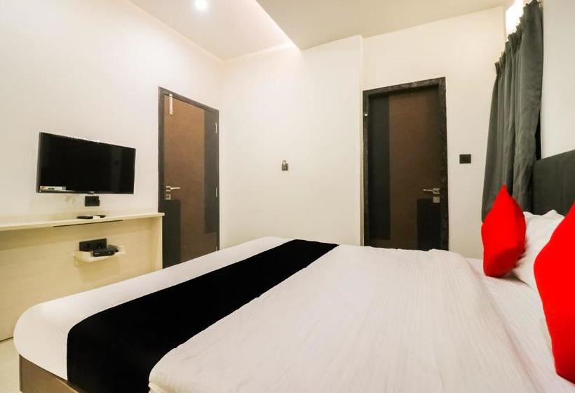 ホテル Capital O 28650 Nikhil Regency