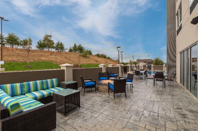 Отель Holiday Inn Express & Suites Greenville Taylors, An Ihg
