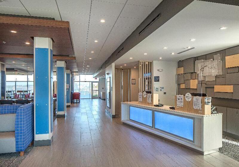 Отель Holiday Inn Express & Suites West Omaha Elkhorn, An Ihg