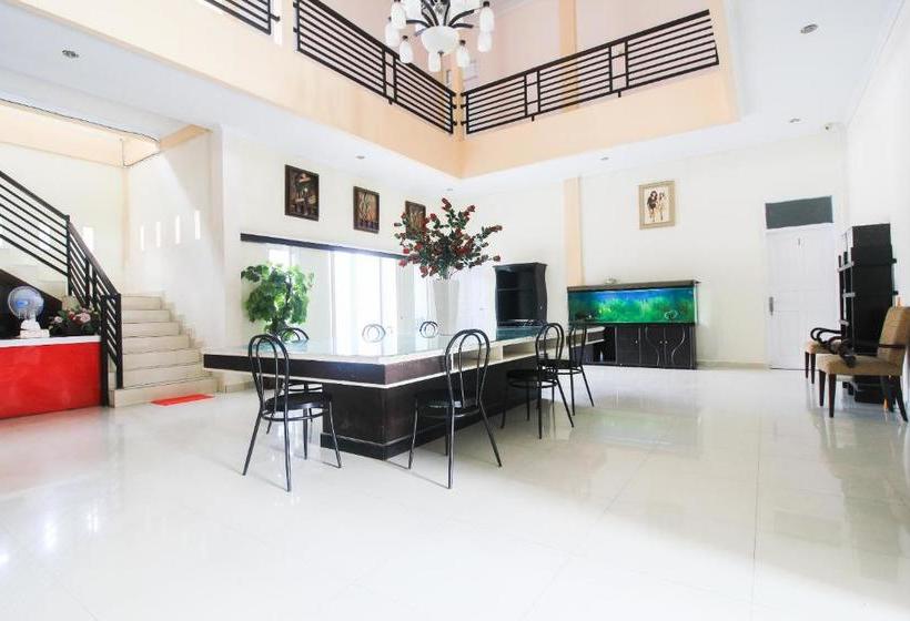 Отель Oyo 2138 Tiaz Residence