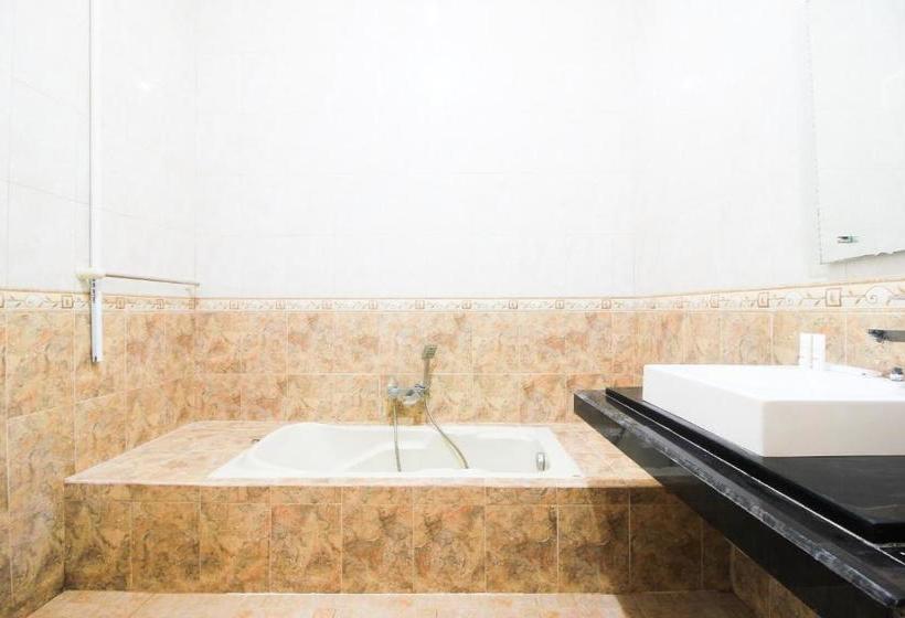 Отель Oyo 2138 Tiaz Residence