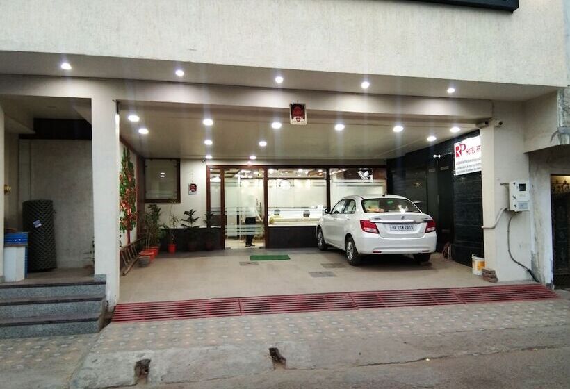 בית מלון כפרי R P