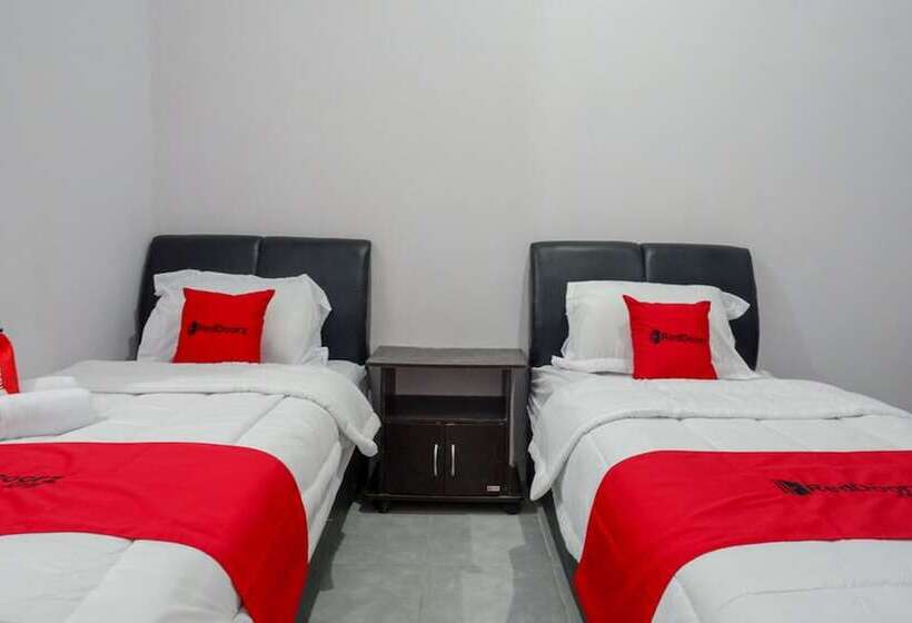 فندق Reddoorz Near Pasar Baru Mamuju