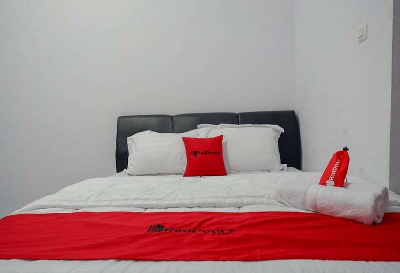 فندق Reddoorz Near Pasar Baru Mamuju