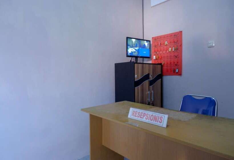 فندق Reddoorz Near Pasar Baru Mamuju