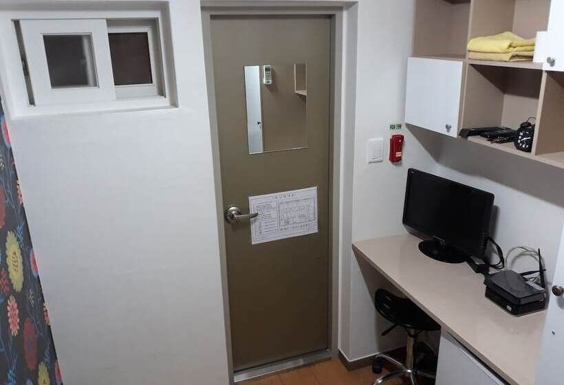 הוסטל Ivy House