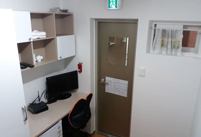 הוסטל Ivy House