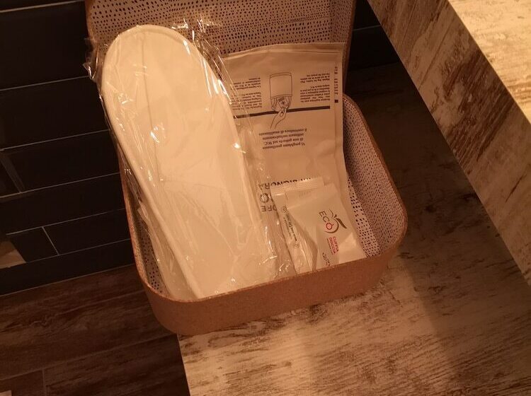 تختخواب و صبحانه Brutia Mom&son