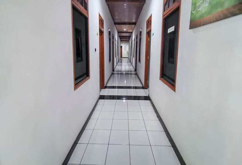 ホテル Garuda Bontang