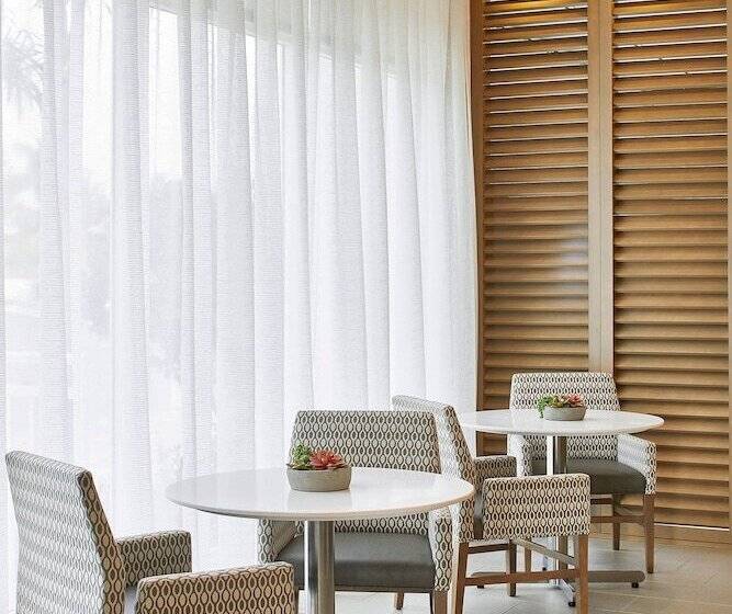 Отель Residence Inn St. Petersburg Tierra Verde