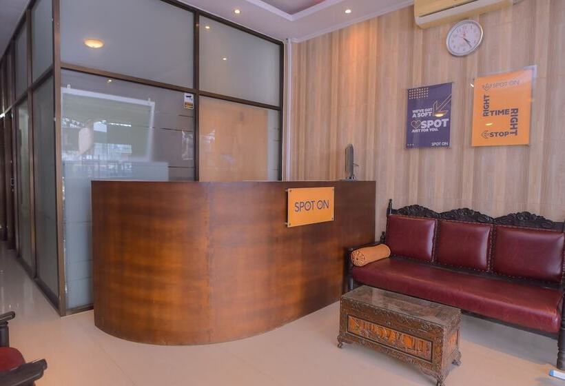 호텔 Spot On 2134 Seunia