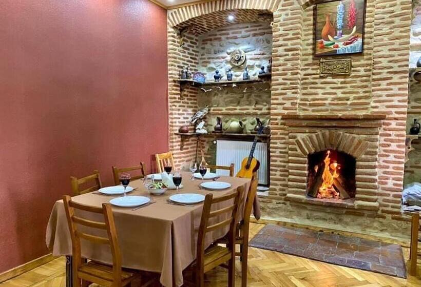 پانسیون Burji Guest House