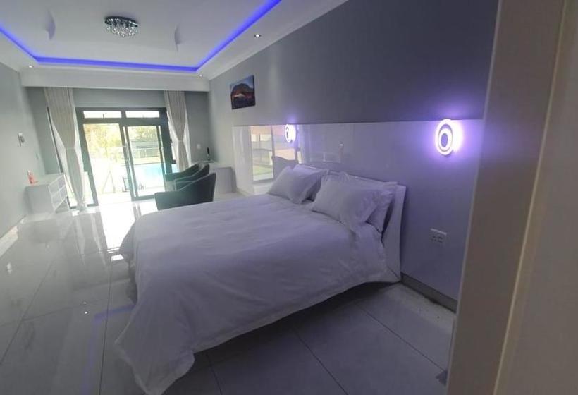 بنسيون Louisville Lodge Midrand