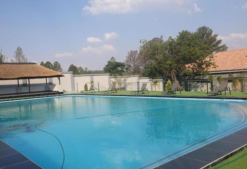 פנסיון Louisville Lodge Midrand