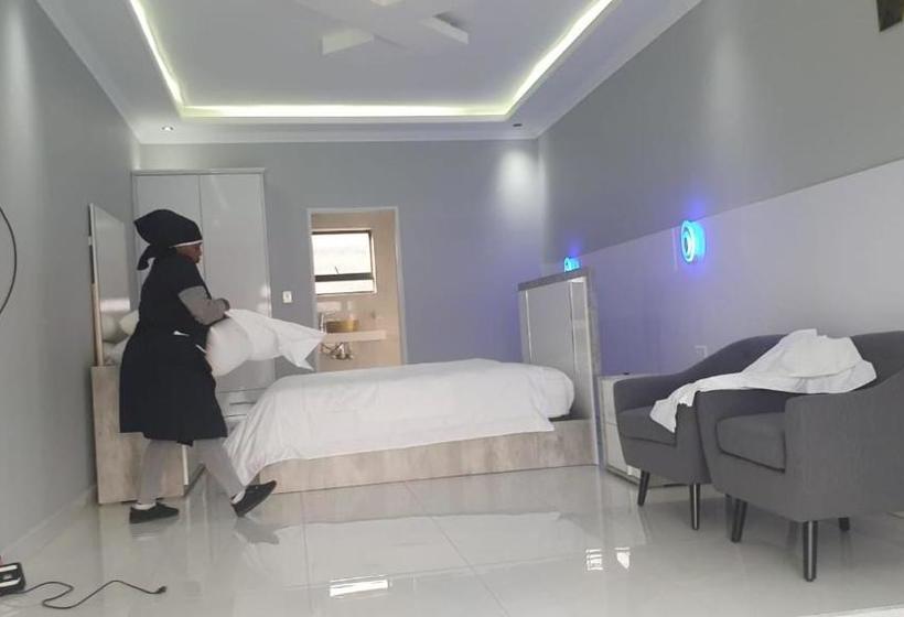 بنسيون Louisville Lodge Midrand