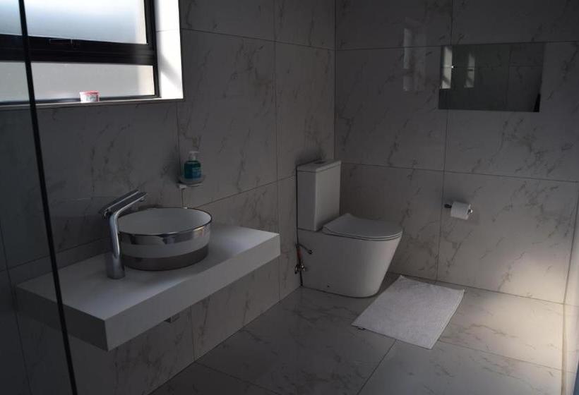 פנסיון Louisville Lodge Midrand