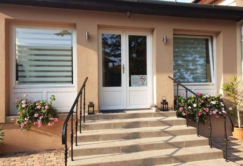 پانسیون Mediterrán Villa Kecskemét