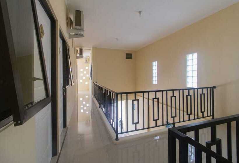 بنسيون Reddoorz Syariah Near Politeknik Negeri Madiun