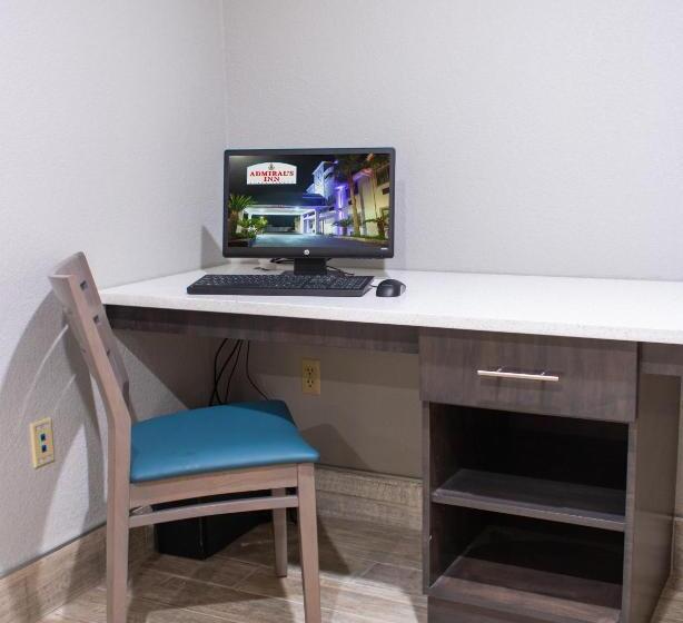 ホテル Admiral's Inn On Tybee Island